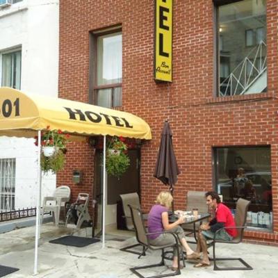 Hotel Bon Accueil (1601 St-Hubert H2L 3Z1 Montréal)