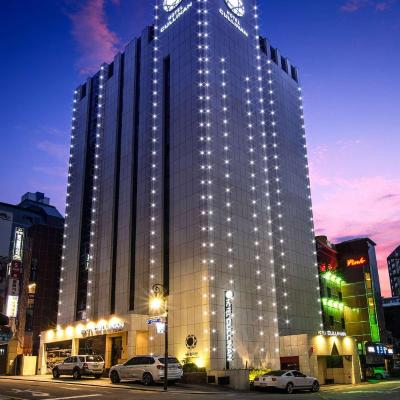 Hotel Cullinan Wangsimni (47, Muhak-ro 2-gil, Seongdong-gu 133-040 Séoul)