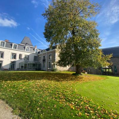 La chambre et le studio du château du golf de Bernalmont (113 Rue des Petites Roches 4000 Liège)