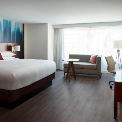 Toronto Marriott City Centre Hotel (1 Blue Jays Way M5V1J4 Toronto)