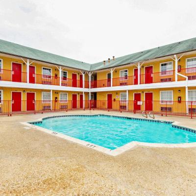 OYO Hotel San Antonio Lackland near Seaworld (2434 Southwest Loop 410 TX 78227 San Antonio)