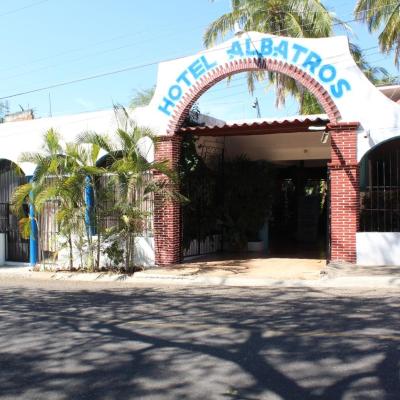 Hotel Albatros (Tlacochahuaya esquina Guelatao, Fraccionamiento Bacocho 71980 Puerto Escondido)