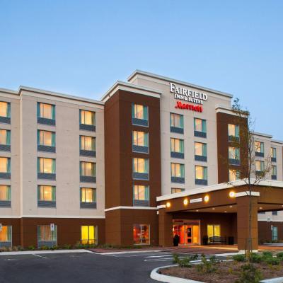 Fairfield Inn & Suites by Marriott Toronto Mississauga (35 Courtneypark Drive West  L5W 0E3 Mississauga)