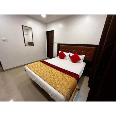 Hotel Borivali Executive - Near Borivali Railway Station (Shivam Building, B-Wing, Kulupwadi Nr. National Park - 100 Meters Borivali East 400066 Mumbai)