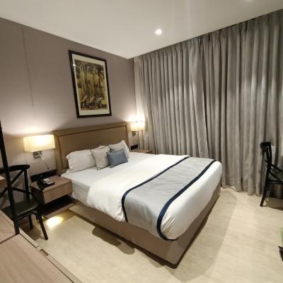 Hotel Highway Inn Andheri East (Vishal Hall Andheri Kurla Road (Sir M. V. Road), Near Andheri Railway Station, Andheri (East) 400069 Mumbai)