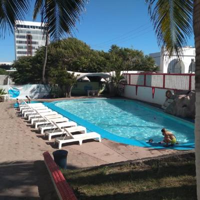 Hotel Essen's (Avenida del Mar 900 Colonia Flamingos  82419 Mazatlán)