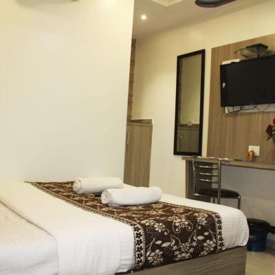 Hotel Golden Arch - NEAR DOMESTIC AIRPORT (Vakola Pipeline Road 400055 Mumbai)