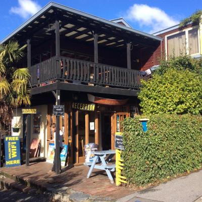 Southern Laughter Backpackers (4 Isle Street 9300 Queenstown)