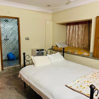 Pushpanand Guest House (Pushp Vatika, Outside Ambapole Near Hanuman Ji Temple, Udaipur, Rajastha-313001 313001 Udaipur)