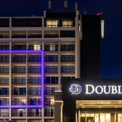 DoubleTree by Hilton Calgary North (2120 16th Avenue Northeast T2E 1L4 Calgary)