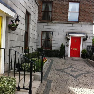 The Leeson Lodge (1a Upper Leeson Street D4 Dublin)