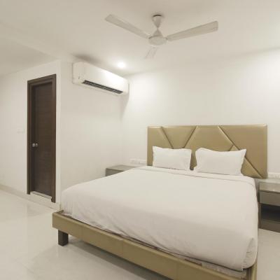 Hotel SSR GRAND (D No.22-87/4, KANUKUNTA Opp: BHEL Gate, Road, Near HP Petrol Pump Lingampally, Hyderabad, Telangana 502032 500019 Hyderabad)