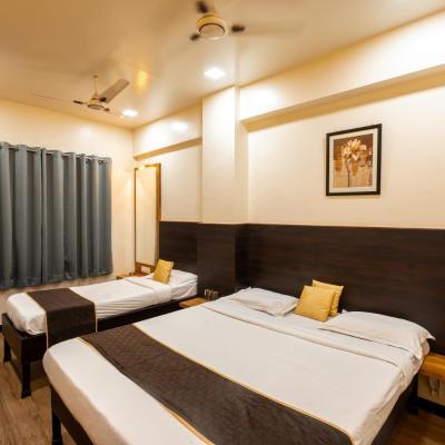 Hotel Ellora Park (Pune - Satara Road Balajinagar, Dhankawadi 411043 Pune)