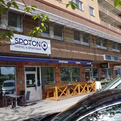 Spoton Hostel & Sportsbar (Mölndalsvägen 3 412 63 Göteborg)