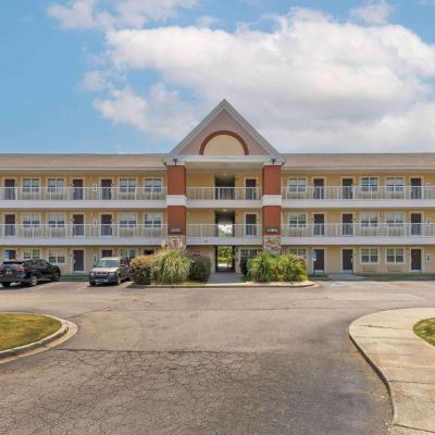 Extended Stay America Select Suites - Columbia - Ft Jackson (5430 Forest Drive SC 29206 Columbia)