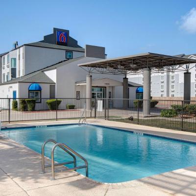 Motel 6-San Antonio, TX - South (7950 S Panam Expwy TX 78224 San Antonio)