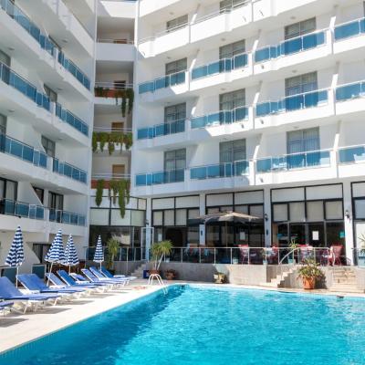 Ponz Hotel (Kadinlar Denizi Mah. Celal Atik Sok No:15 09400 Kuşadası)