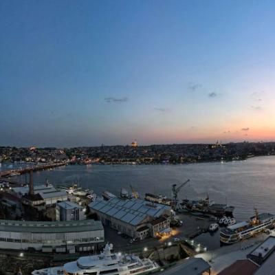 Radisson Blu Hotel Istanbul Pera (Evliya Celebi Mah. Refik Saydam Cad. No 19 Tepebasi Taksim 34430 Istanbul)