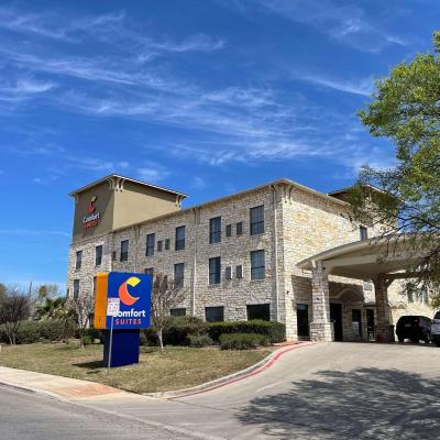 Comfort Suites Near Seaworld (8021 Alamo Downs Parkway TX 78238 San Antonio)