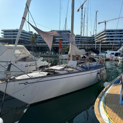 Unique wooden Sail yacht + 2 bikes included! (12 Carrer de la Pau 08930 Barcelone)