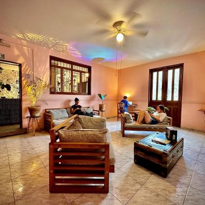 Hostal Central Oaxaca (Huzares 103 68000 Oaxaca)