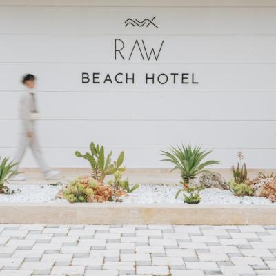 RAW BEACH HOTEL (Güzeloba Lara Caddesi, Sahil Yolu No:212, 07230 Muratpaşa/Antalya 07230 Antalya)