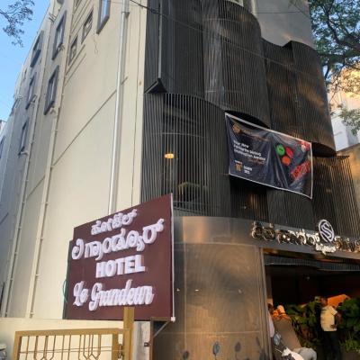 Hotel Le Grandeur (No 86 Gandhi Bazar Main Road  Near Rama Krishna Ashram Opp to HSBC Bank  Gandhi Bazar, Basavanagudi 560004 Bangalore)