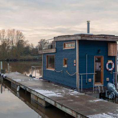 Hausboot IRENE mit Kamin - Winter an der Dove Elbe (312 Moorfleeter Deich 22113 Hambourg)