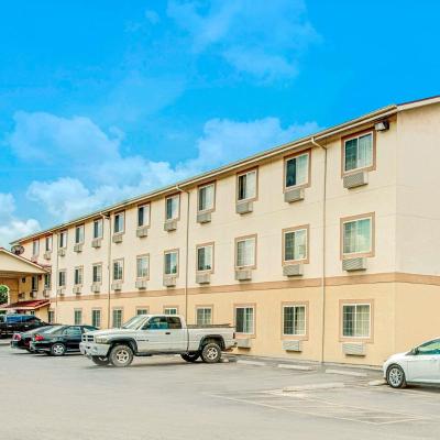 Super 8 by Wyndham San Antonio/Fiesta (5319 Casa Bella Street TX 78249 San Antonio)