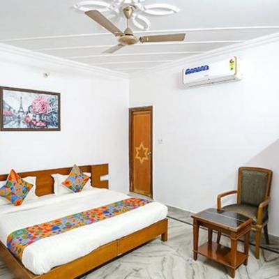 FabExpress Premium Rooms (451/1, Bagri Mohalla, Bharthal Village, Dwarka Sector-26 110077 New Delhi)