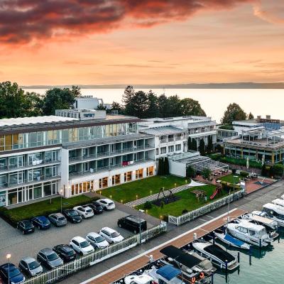 Hotel Yacht Wellness & Business (Vitorlás U. 14 8600 Siófok)