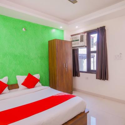 OYO Hotel Icon Near Delhi Airport (L-276, Street Number 9, Block L, Mahipalpur (Near Delhi Airport), Delhi Transit 110037 New Delhi)