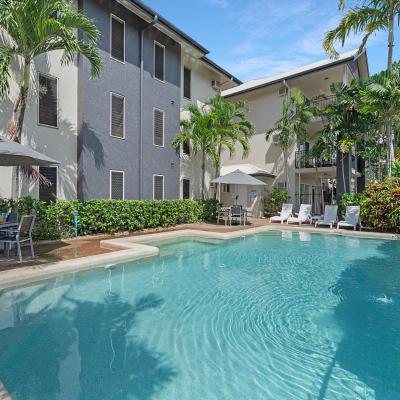 Bay Village Tropical Retreat & Apartments (Corner of Lake & Gatton Streets 4870 Cairns)