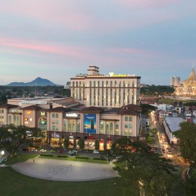 The Waterfront Hotel Kuching (68 Jalan Tun Abang Haji Openg 93000 Kuching)