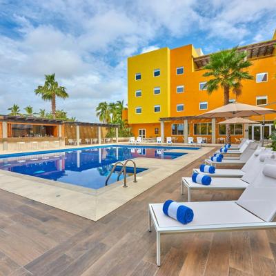 City Express Suites by Marriott Cabo San Lucas (Carretera Transpeninsular Km. 3, lote 10, Col. El Tezal 23454 Cabo San Lucas)