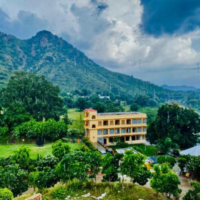 Udai Valley Resort- Top Rated Resort in Udaipur with mountain view (Kodiyat Main Road 313031 Udaipur)