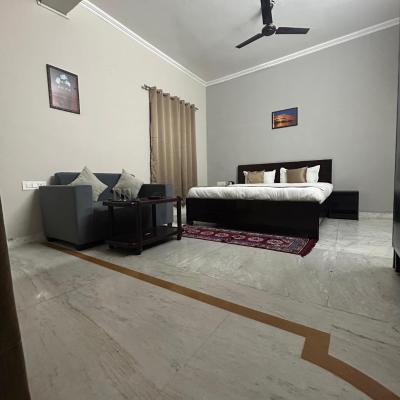 RAJ RESIDENCY (Sector 1 Main Road 122052 Gurgaon)