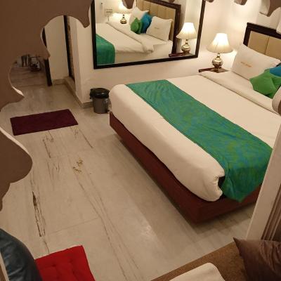 Hotel Nirvana Lakeside (63,Nag Marg outside chandpol ,Udaipur,Rajasthan 313001 Udaipur)