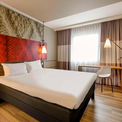 Ibis Irun (Avenida de Letxumborro, 77 20305 Irun)