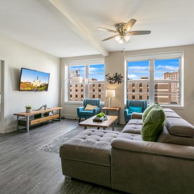 Spacious 4BR Luxury Condo Steps to French Quarter (1111 Tulane Avenue LA 70112 La Nouvelle-Orléans)