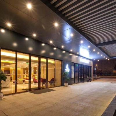 Lavande Hotels Wuhan Guanggu Yangjiawan Metro Station (No.538 Xiongchu Avenue 430064 Wuhan)