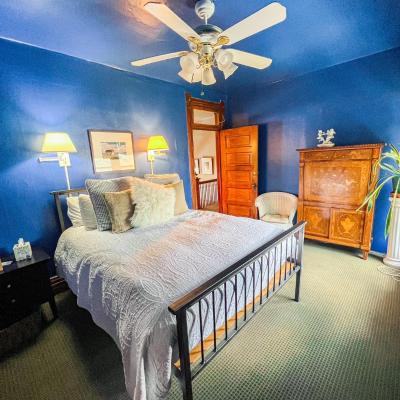 Off Broadway B & B (24 East Ellsworth Avenue CO 80209 Denver)