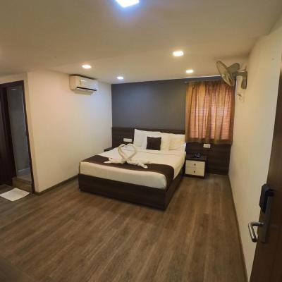 Hotel Royal Inn - Electronic City (Neeladri Road Electronic City Phase 1 #32 Opposite Uniworld apartment  Near Wipro gate 16 560100 Bangalore)