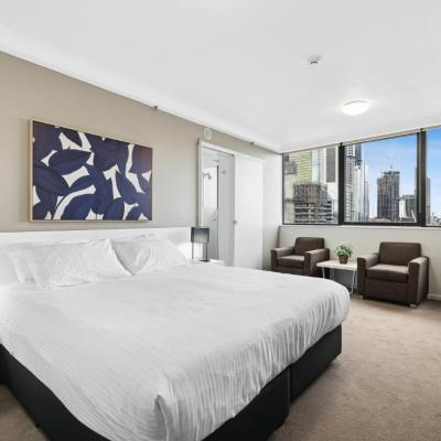 Central Brisbane Studio with Stunning River Views ( 4000 Brisbane)