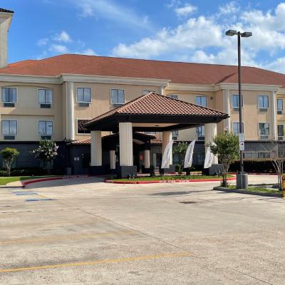 Spark Suites Hobby Airport (9120 Airport Boulevard TX 77061 Houston)