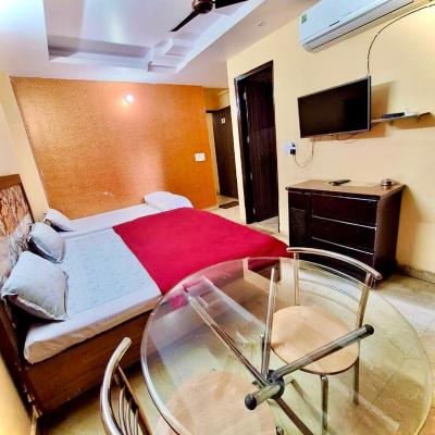 SSS Group Hotel, Dwarka, New Delhi (Rz/ A-4, Pipal Wali Gali, Mahavir enclave part 1 110045 New Delhi)