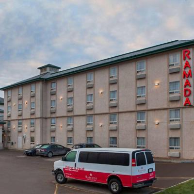 Ramada by Wyndham Red Deer Hotel & Suites (6853 66 Street T4P 3T5 Red Deer)