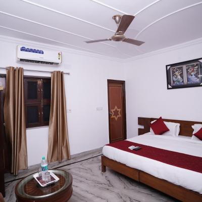 Hotel Lecston @Yashobhoomi Dwarka Sector - 25 metro station (Bagri Mohalla Bharthal Village, Dwarka Sec 26 110061 New Delhi)