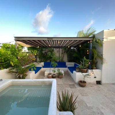 Penthouse retreat in Tulum with private rooftop: Casa Paramar PH with 2BR 3BTH, rooftop Oasis, and plunge pool Paradise (Calle Balam Dzakab, Edificio Paramar Terra #A201 77760 Tulum)