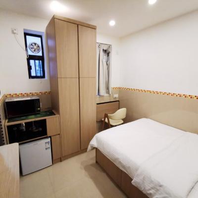 Hoi To Hostel (Flat D, 3/F, Hoi To Court, 275 Gloucester Road, Causeway Bay  Hong Kong)